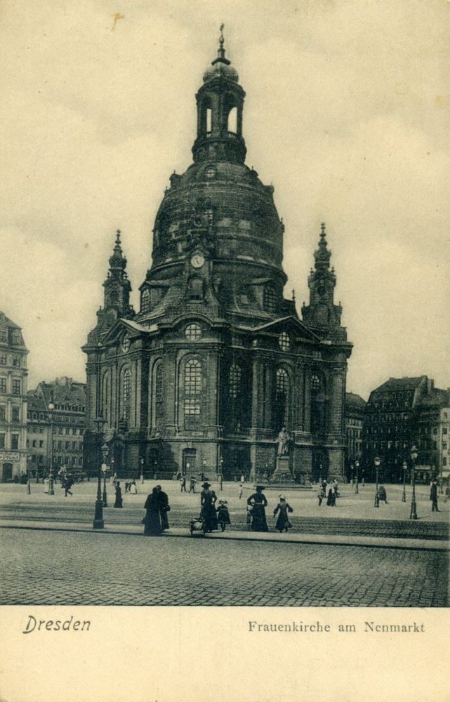 An der Frauenkirche  Dresden