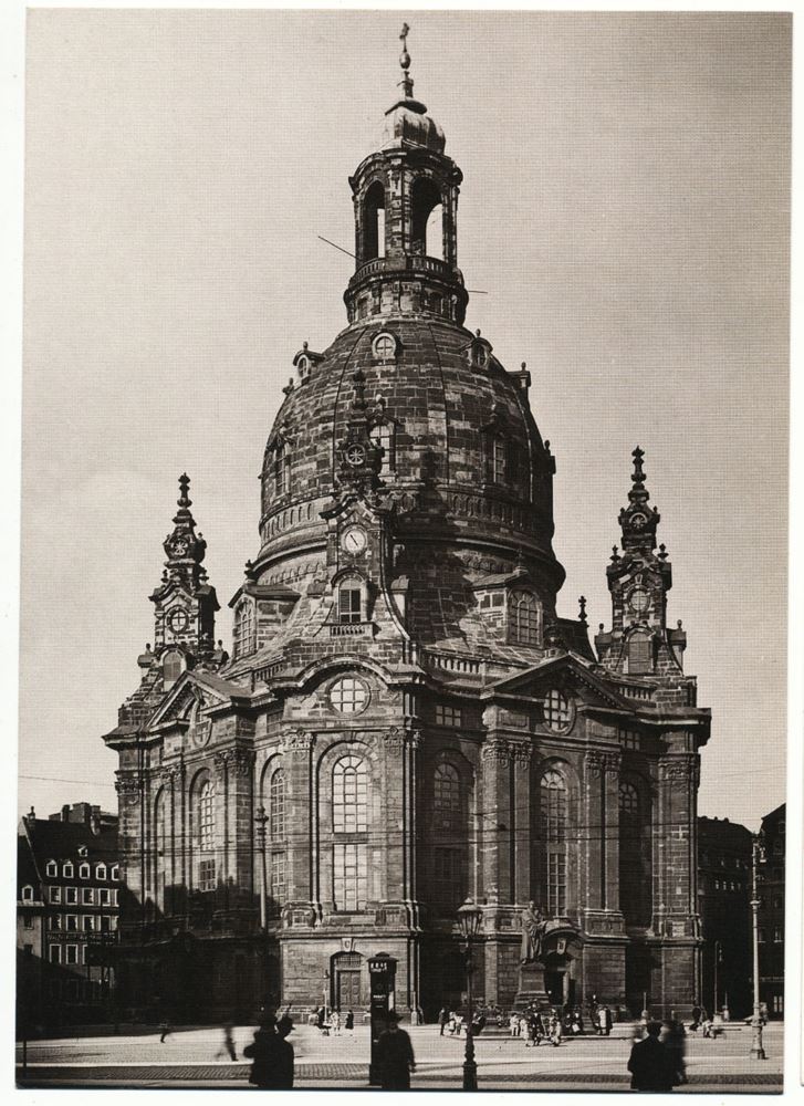 An der Frauenkirche  Dresden