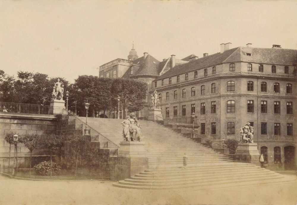 Br&uuml;hlsche Terrasse (mit Br&uuml;hlschem Palais)  Dresden