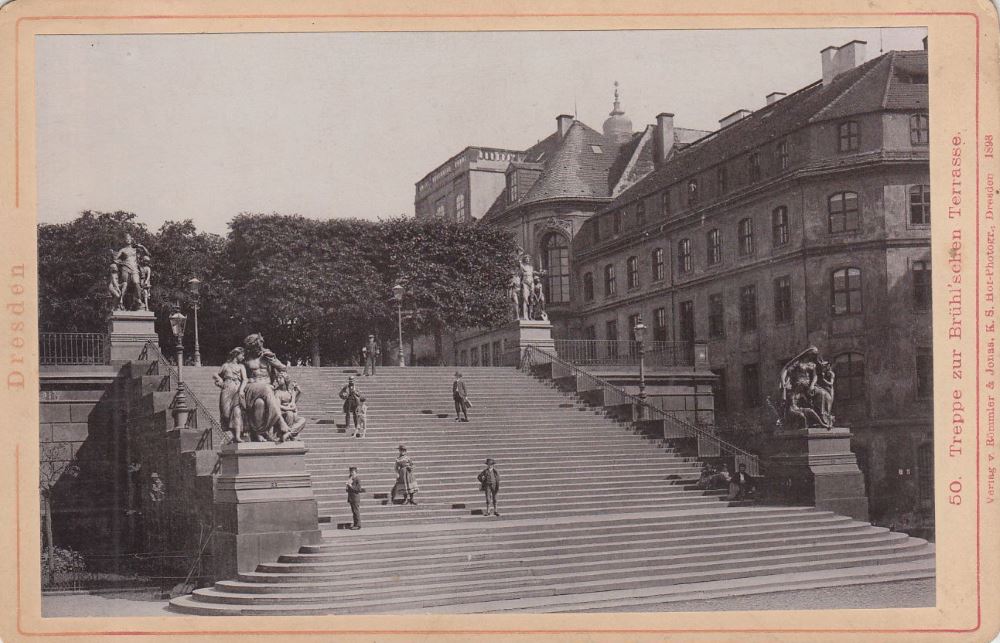 Br&uuml;hlsche Terrasse (mit Br&uuml;hlschem Palais)  Dresden