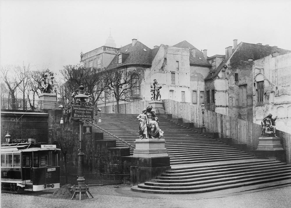 Brühlsche Terrasse (mit Abbruch Brühlsches Palais)  Dresden