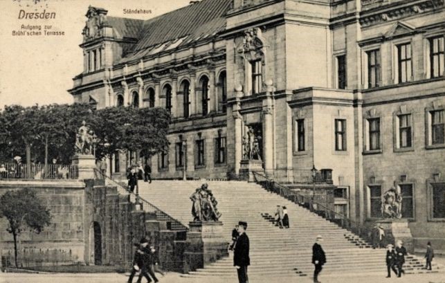 Br&uuml;hlsche Terrasse (mit St&auml;ndehaus)  Dresden
