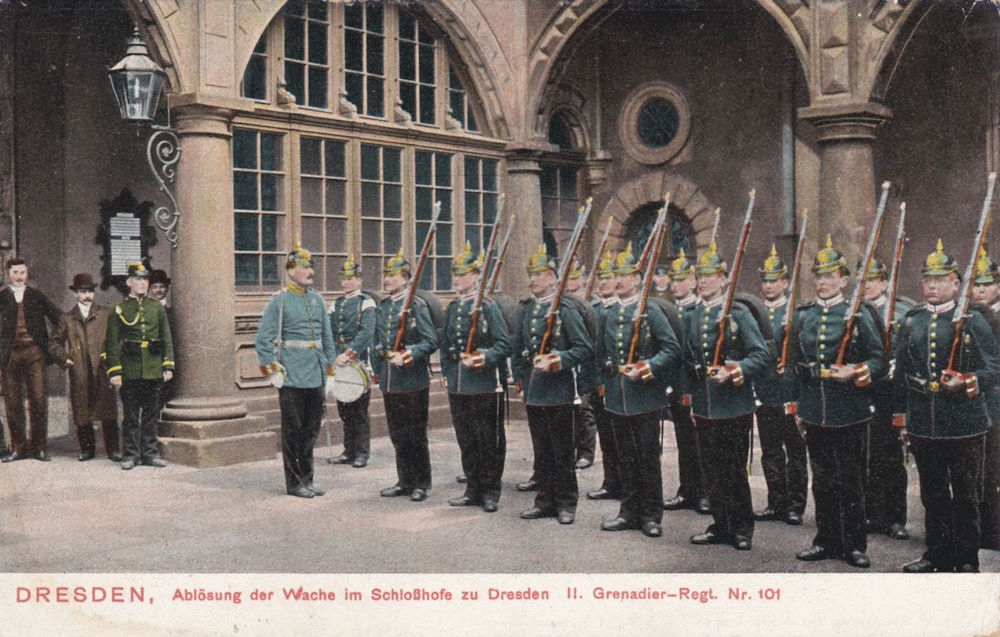 Residenzschloss - Kleiner Schlosshof - Schlosswache  Dresden