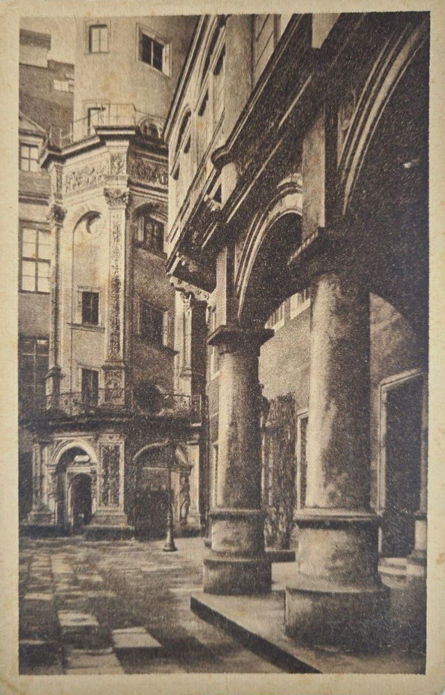 Residenzschloss -Gro&szlig;er Schlosshof  Dresden