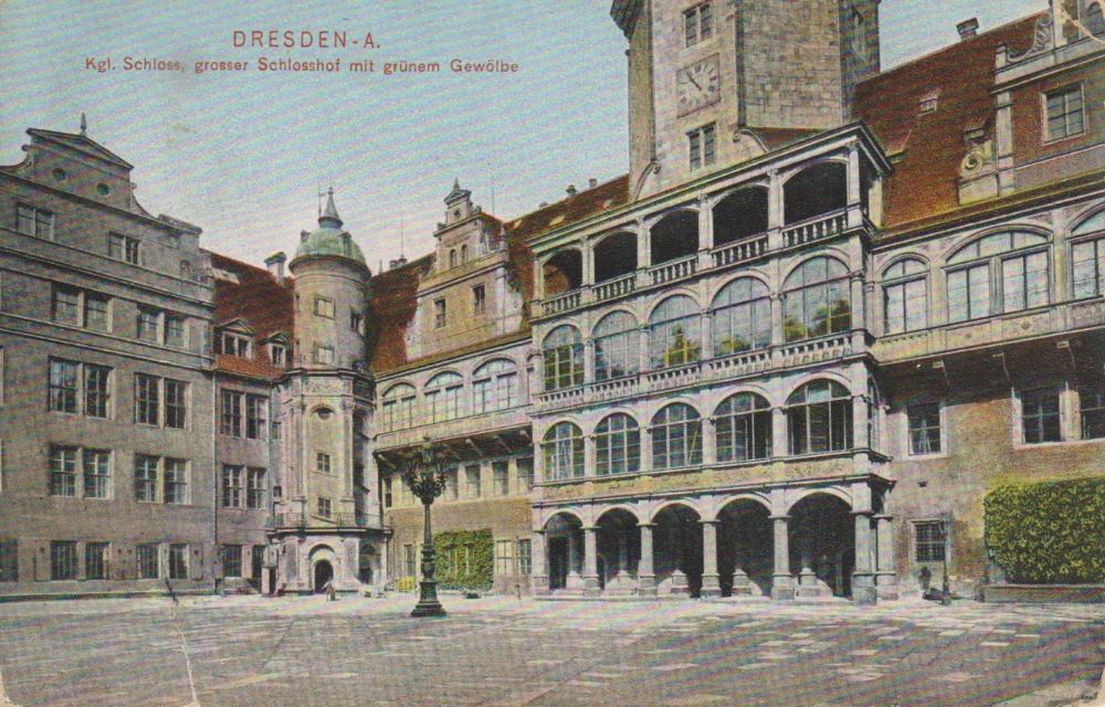 Residenzschloss -Gro&szlig;er Schlosshof  Dresden