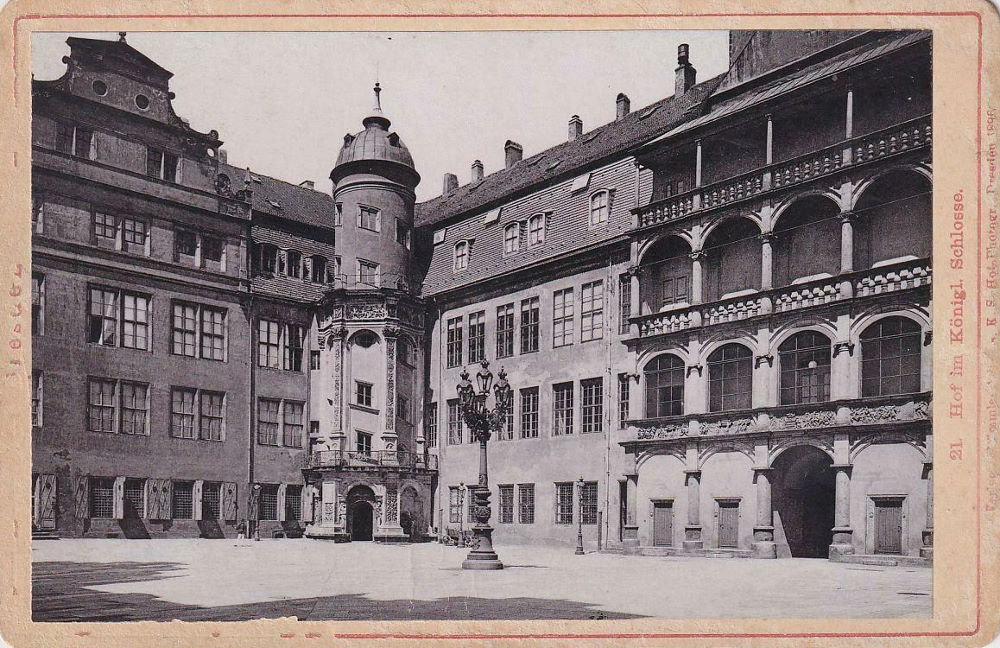 Residenzschloss -Gro&szlig;er Schlosshof  Dresden