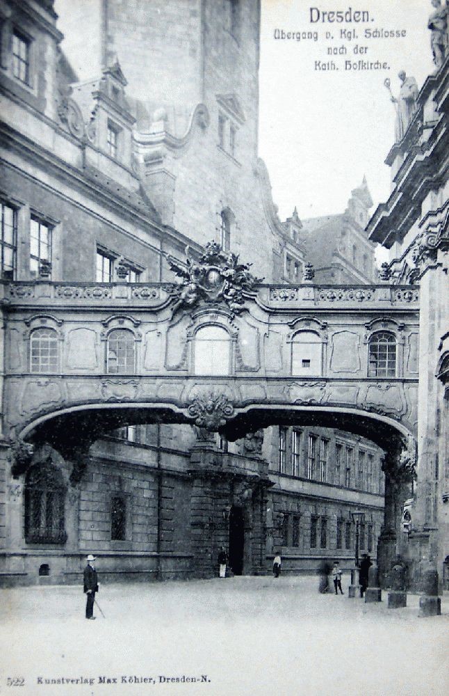 Residenzschloss - Br&uuml;cke zur Hofkirche  Dresden