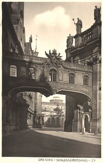 Residenzschloss - Brücke zur Hofkirche  Dresden