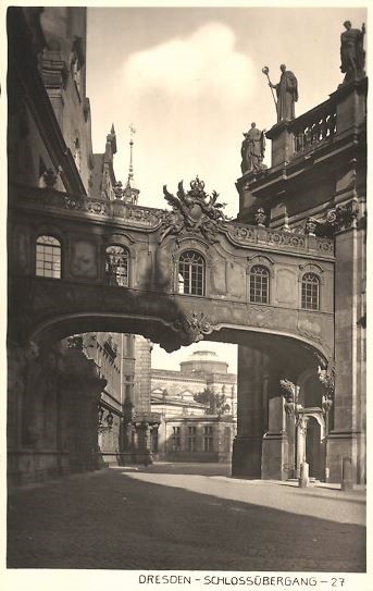 Residenzschloss - Br&uuml;cke zur Hofkirche  Dresden