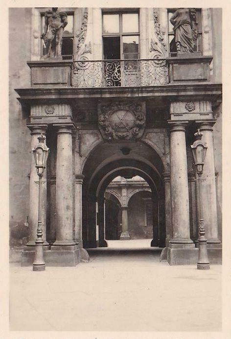 Residenzschloss -Gro&szlig;er Schlosshof  Dresden