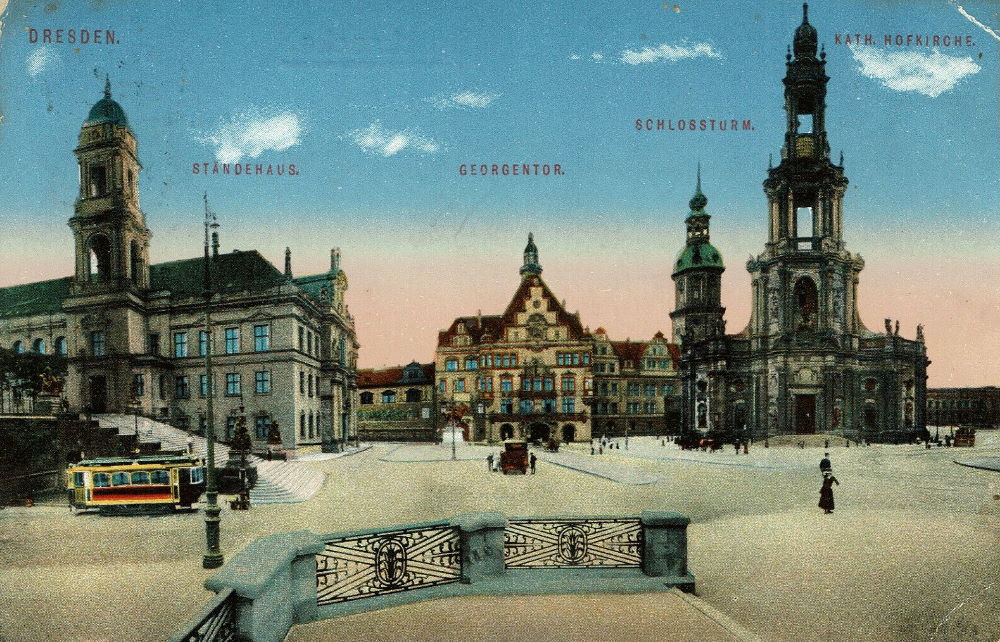 Schloßplatz  Dresden