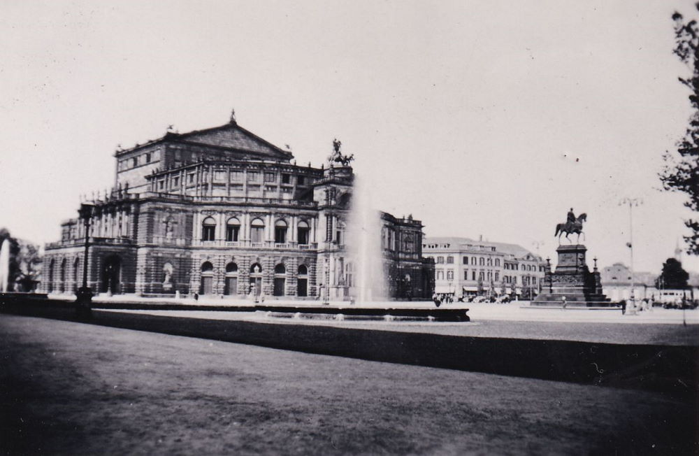 Theaterplatz  Dresden