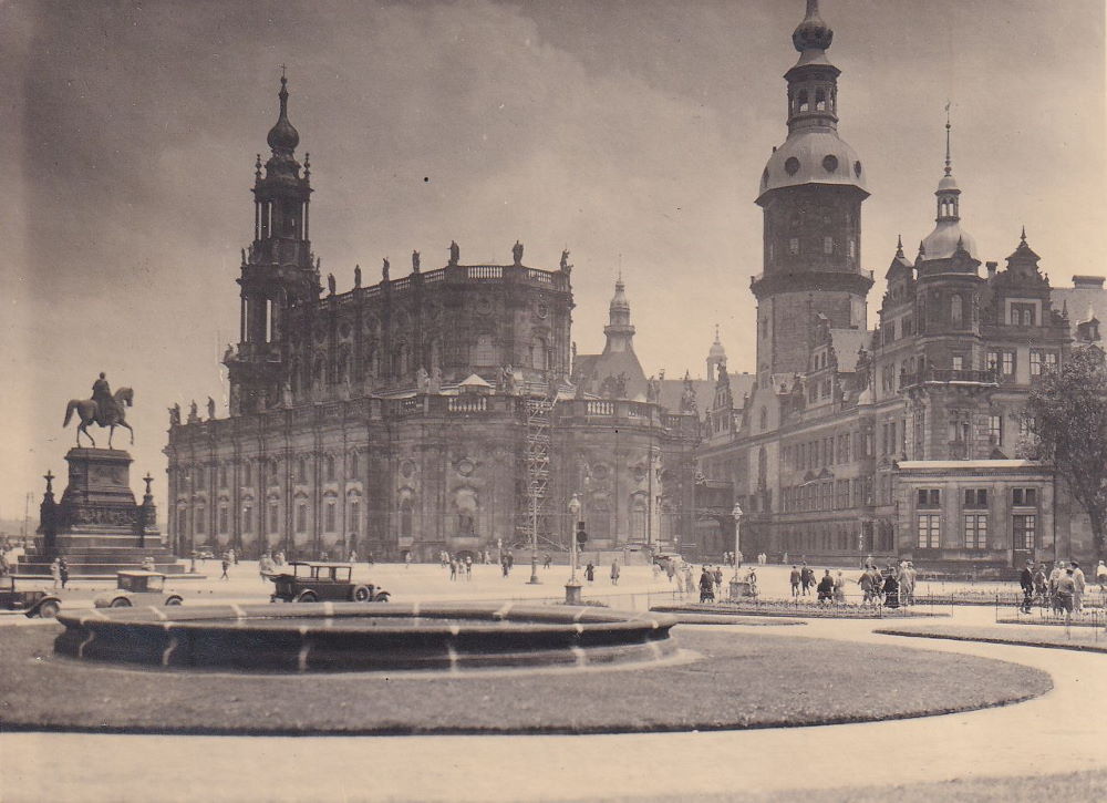 Theaterplatz  Dresden