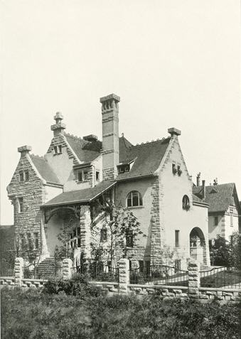 K&auml;the-Kollwitz-Ufer 84 (Hindenburgufer 84, Hochuferstra&szlig;e 12) / Lothringer Weg  Dresden
