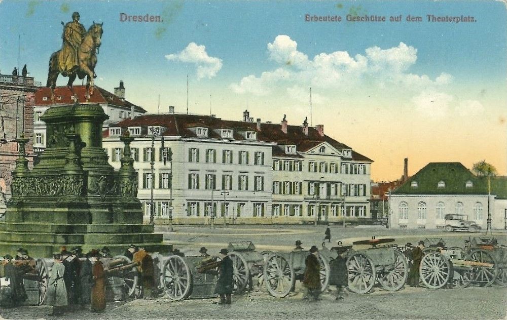 1915 eroberte Geschütze auf dem Theaterplatz Dresden 1915 eroberte Geschütze auf dem Theaterplatz Dresden