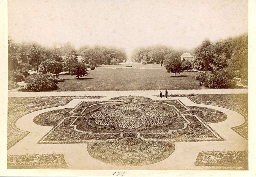 Hauptallee - Parterre mittig vom Palais  Dresden