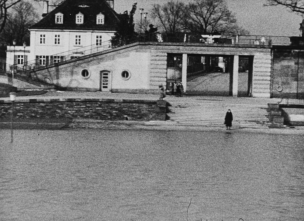 Carusufer 13 (Wasserstra&szlig;e 13) / Rosa-Luxemburg-Platz (Kurf&uuml;rstenplatz)  Dresden