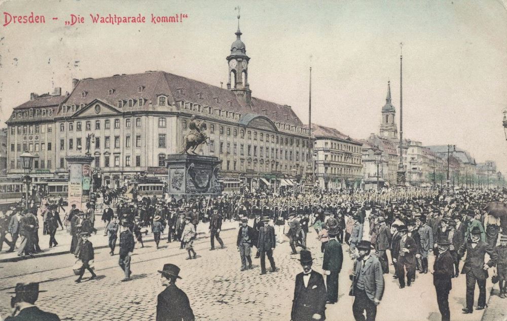 Neustädter Markt - Wachparade Dresden Neustädter Markt - Wachparade Dresden