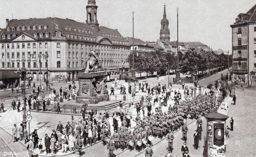 Neustädter Markt - Wachparade Dresden Neustädter Markt - Wachparade Dresden