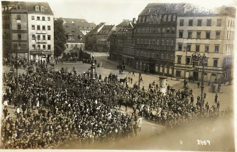 Neustädter Markt - Militärparade  Dresden