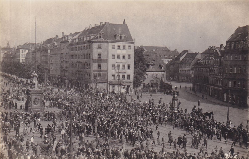 Neust&auml;dter Markt - gro&szlig;er Wachaufzug der Blockhauswache 29.9.1923  Dresden